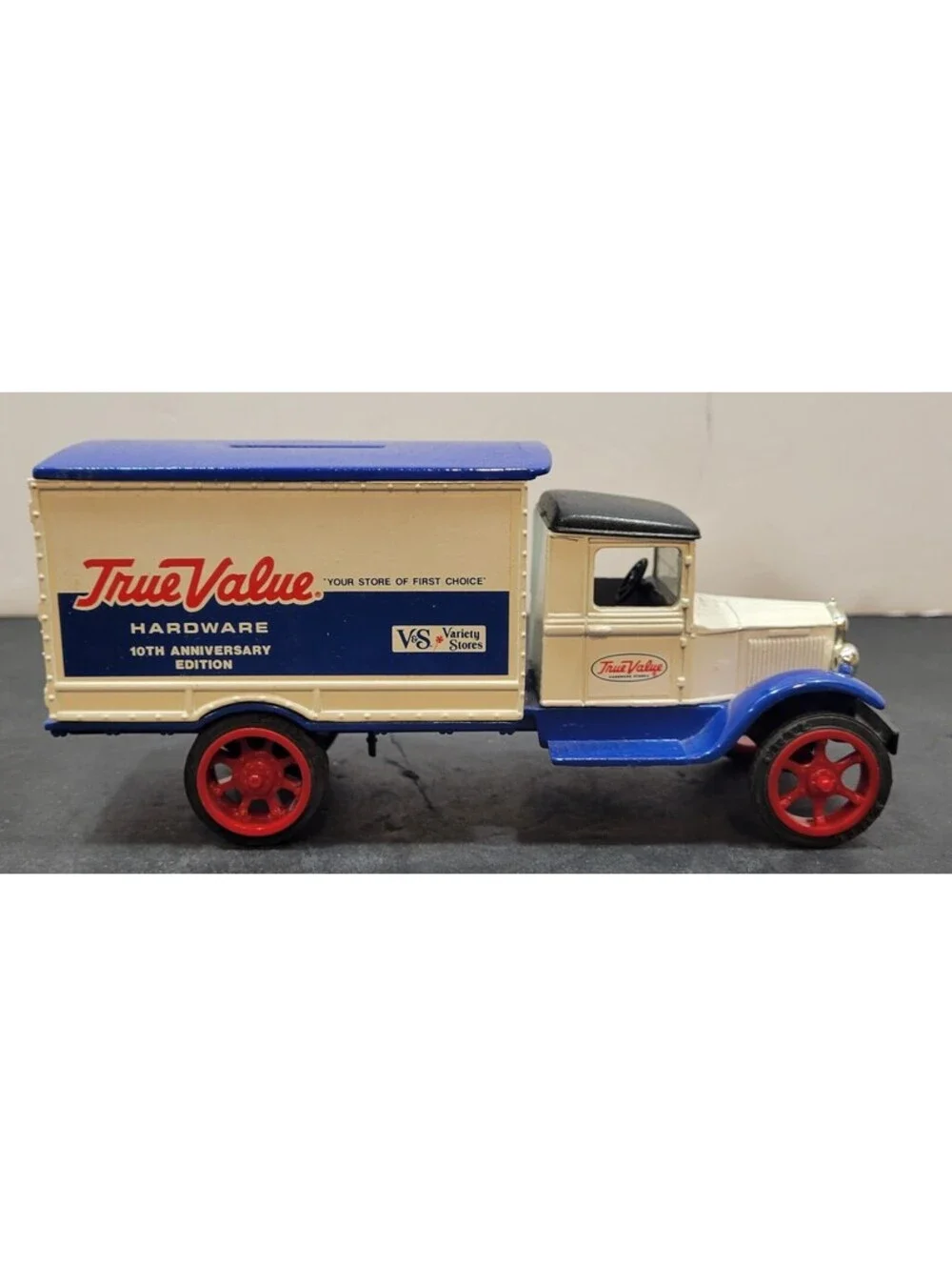 Vintage 1991 ERTL 1931 True Value Delivery Truck 1:34 Scale Die Cast Bank